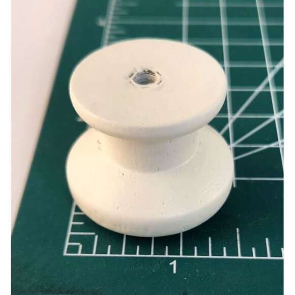 Set Of 11 White Wooden Cabinet Knobs With Screws Round Drawer Pulls 1.5 Inch Dia - Picture 6 of 9